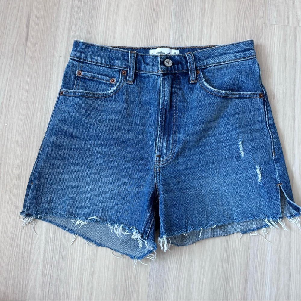 Abercrombie High Rise 4” Shorts, Size 26